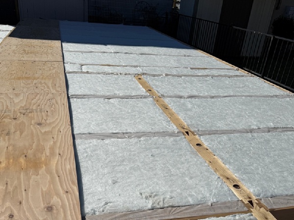 床　断熱材充填