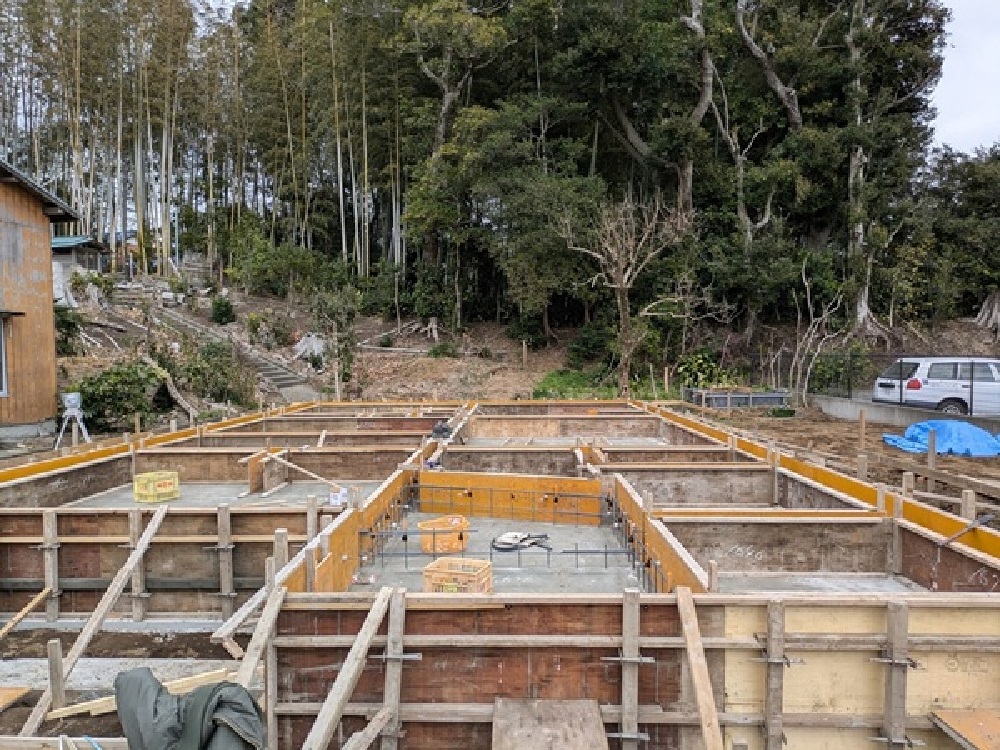 基礎型枠建て込み