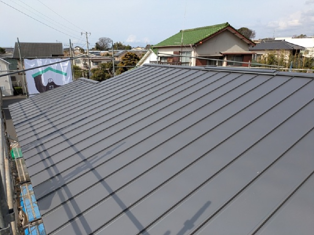 屋根ガルバリウム鋼鈑葺き