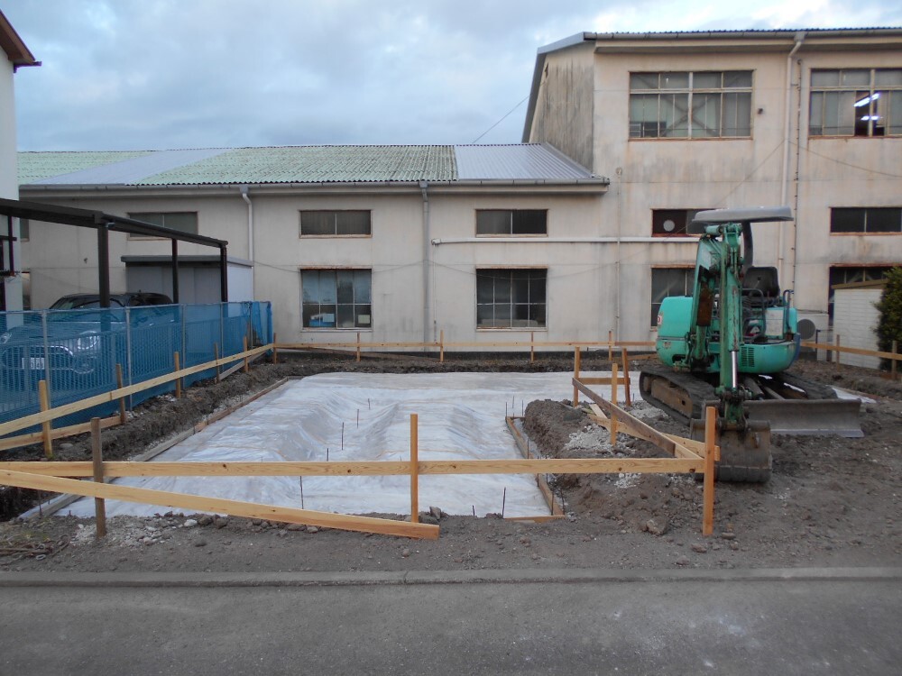 掘削　砕石敷き込み　防水シート敷き