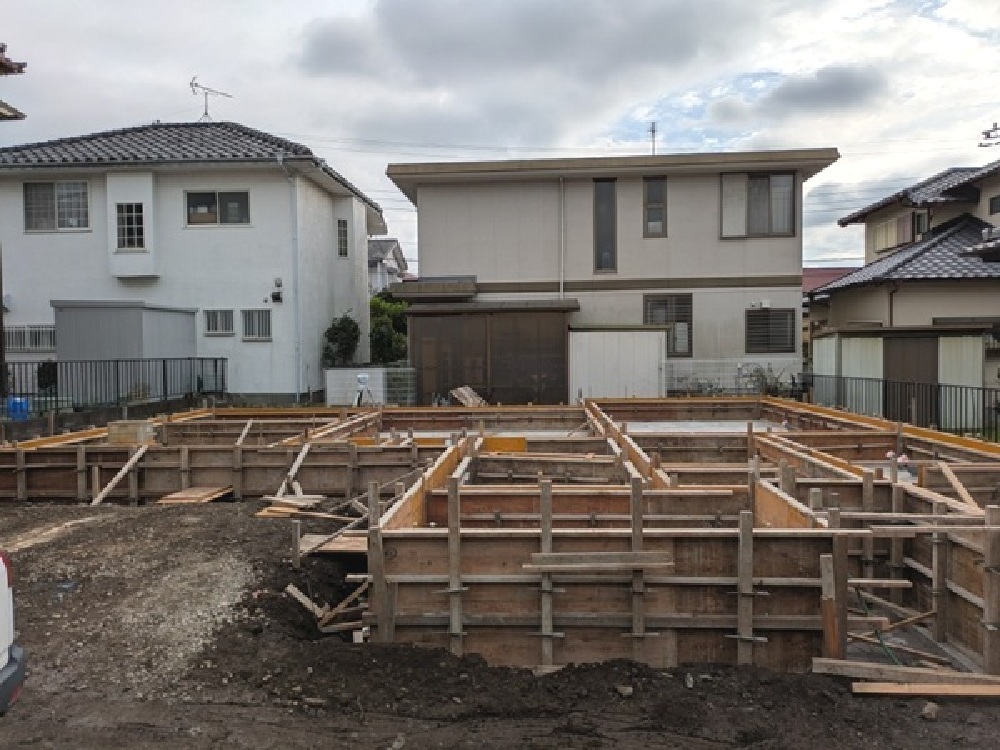 立ち上がり型枠建て込み