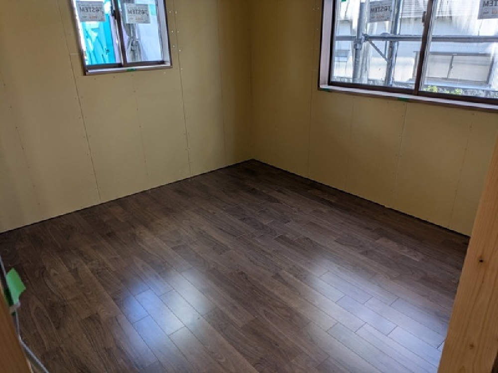 フローリング貼り