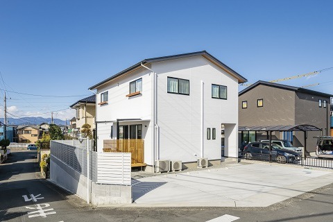富士市　『本とウィスキーを猫と一緒に愉しむ家』 