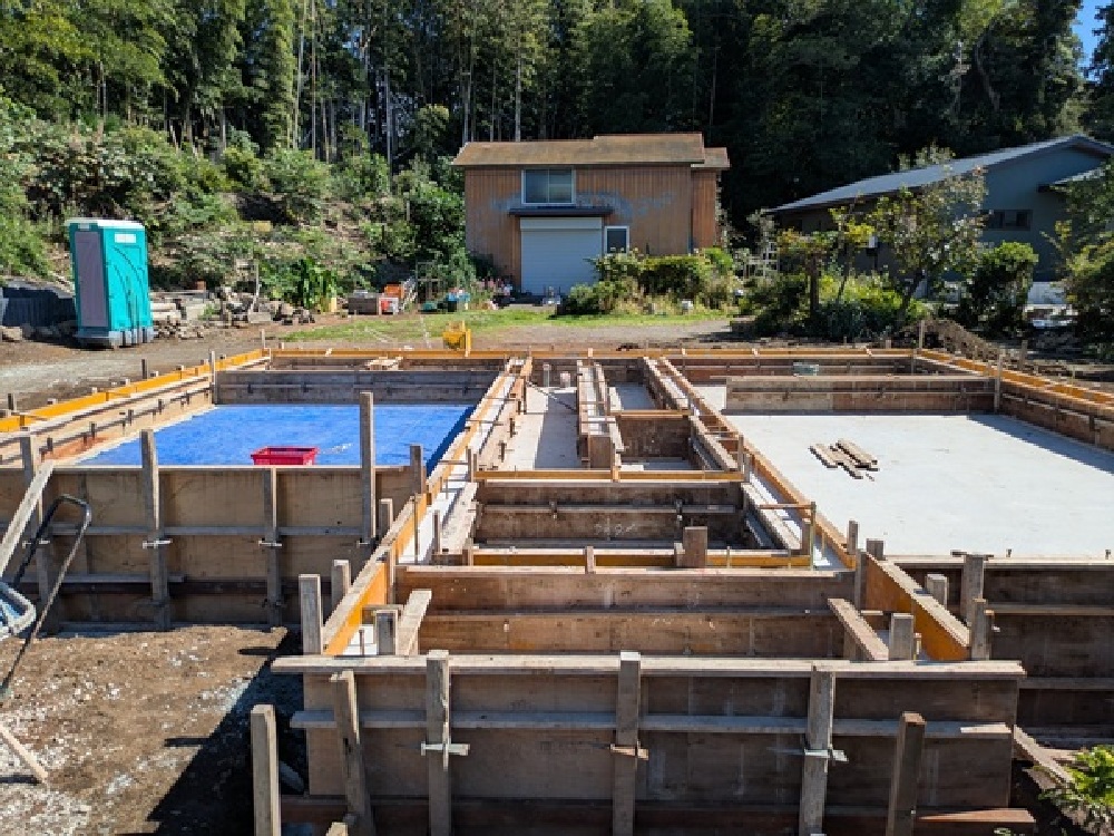基礎型枠建て込み、立ち上がりコン打設