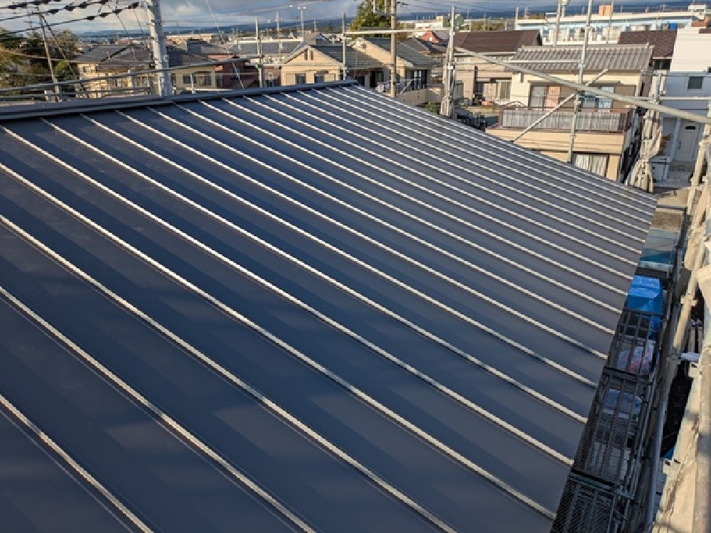 屋根ガルバリウム鋼鈑葺き