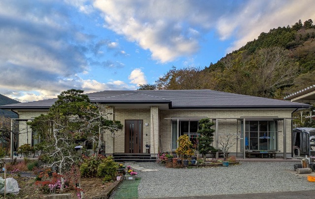 《設計》ゆたか建築設計事務所　　　　　　　　　　　　　　　　　　　　　　　　　　　　　　　　　　　　　　　　　　　　　　 《施工》株式会社建築工房わたなべ