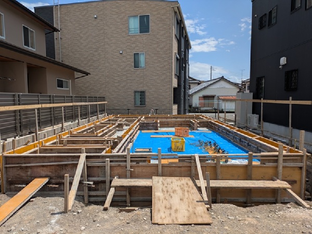 基礎型枠建て込み