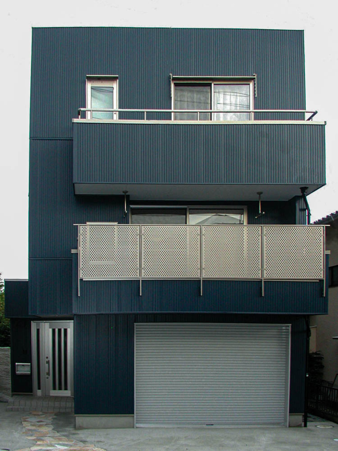 『都市型３階建てガレージ』