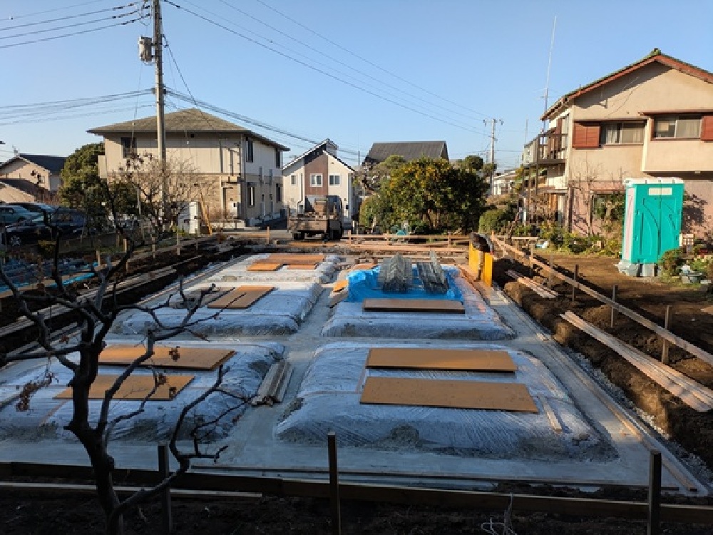 防湿シート敷き、捨てコン