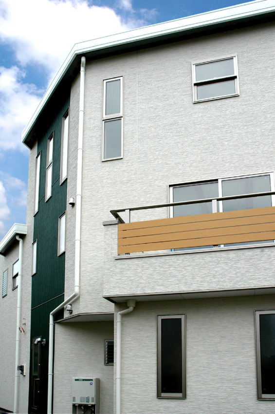 『限られた敷地に建つ都市型３階建て住宅』