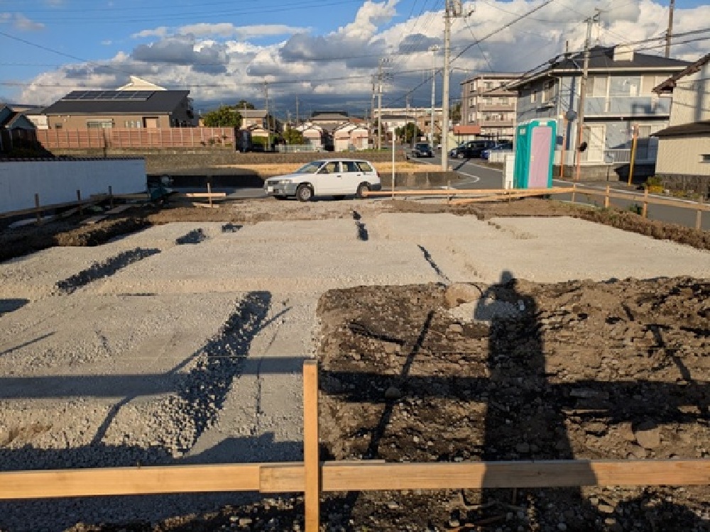 掘削、砕石転圧